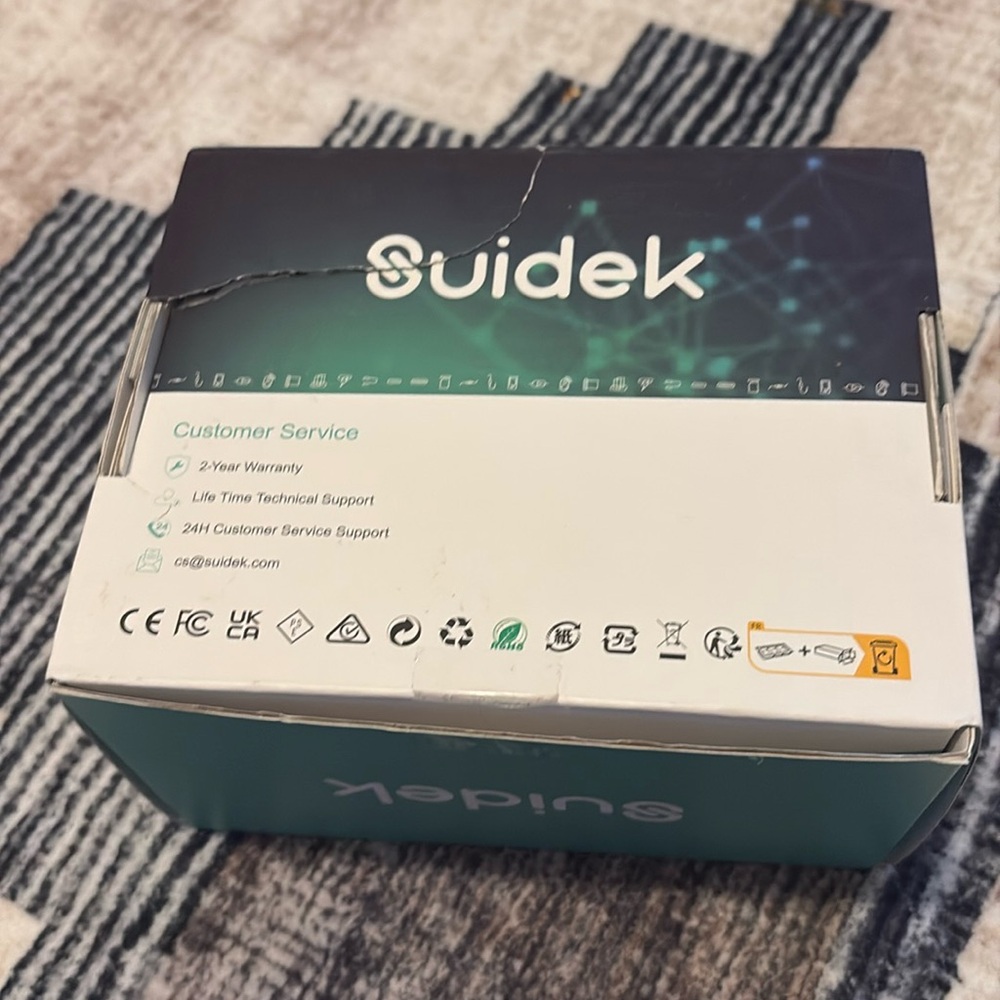 SUIDEK - DisplayPort USB 3.0 KVM Switch 
NEW  IN BOX WITH USERS MANUAL